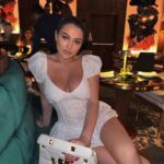 заказать эскортницу брюнетку в Москве
